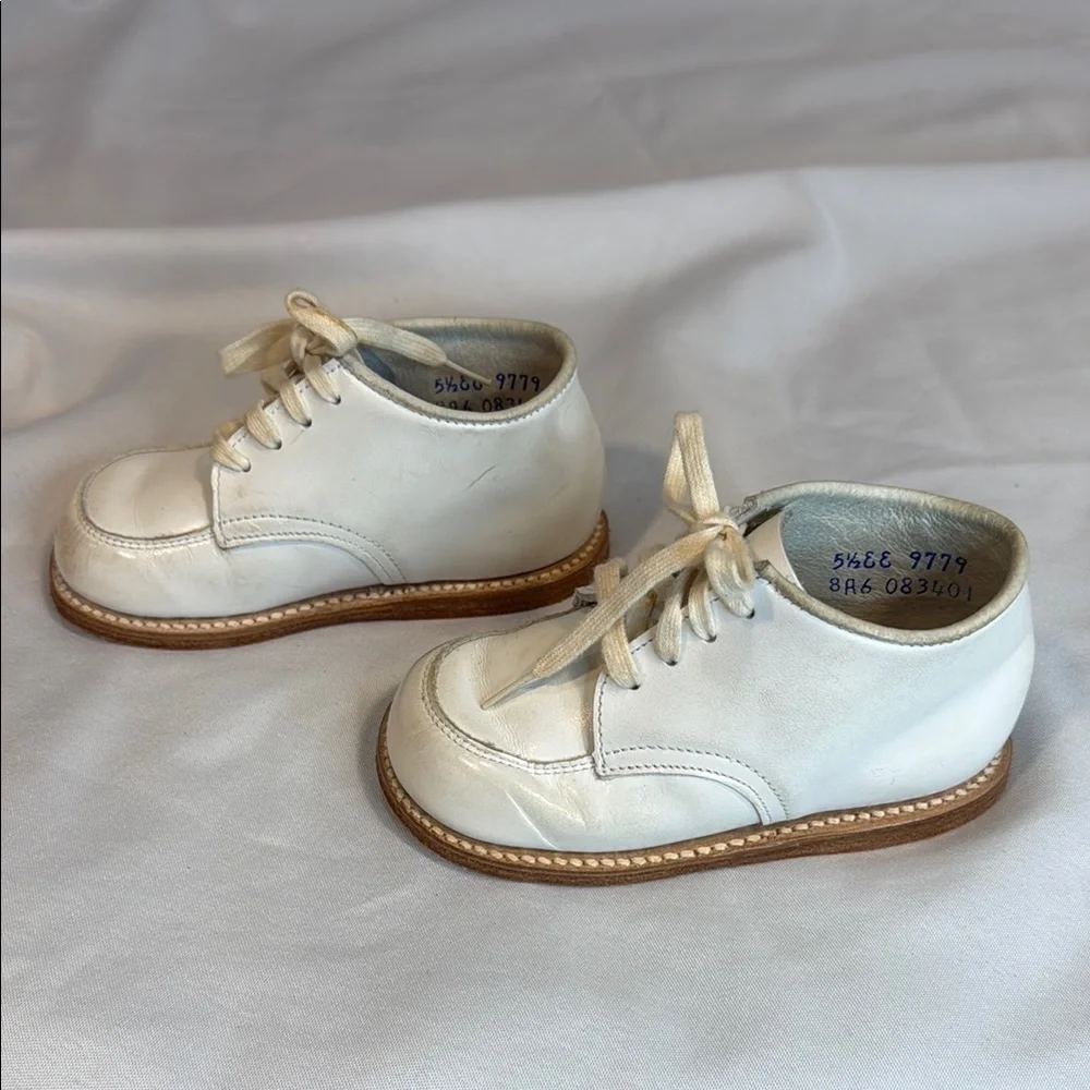 Vintage Stride Rite Baby Hard Bottom White Walking Shoes Baby Size 5 1/2 EE